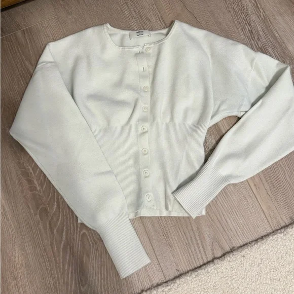 Aritzia Wilfred Golightly Button Cardigan Wonder Yarn in Light Birch Ivory XS - Picture 2 of 9